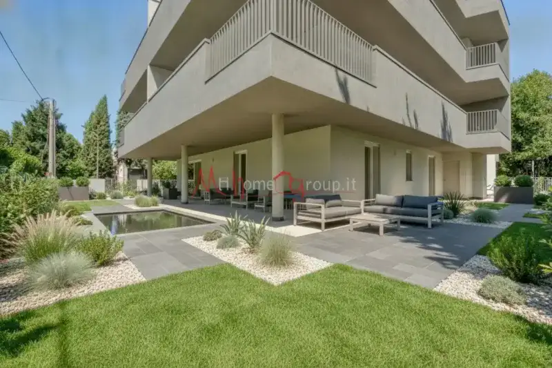 NUOVO INDIPENDENTE CON GIARDINO DI 400 MQ.