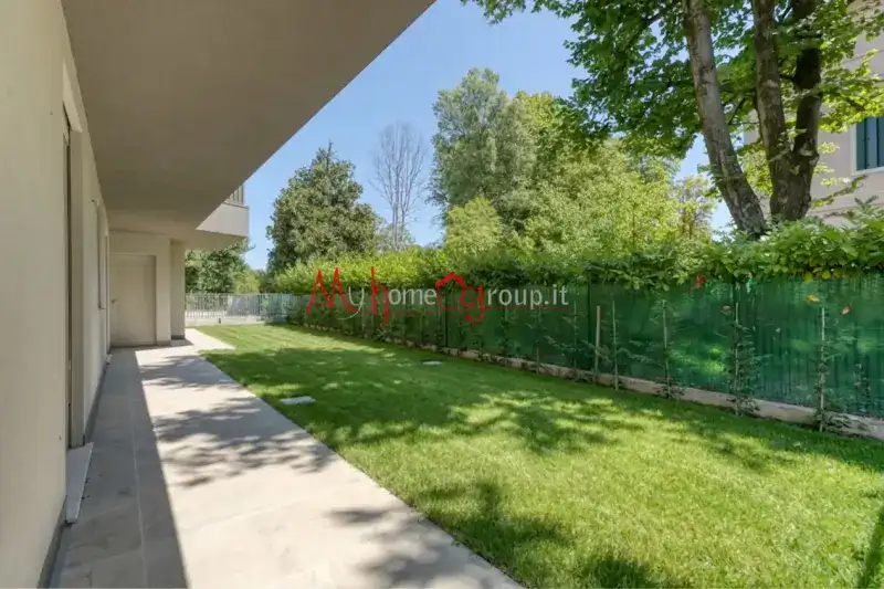 NUOVO CON GIARDINO DI 400 MQ.