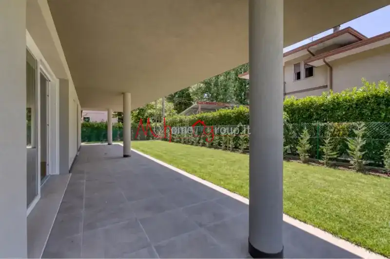 NUOVO CON GIARDINO DI 400 MQ.