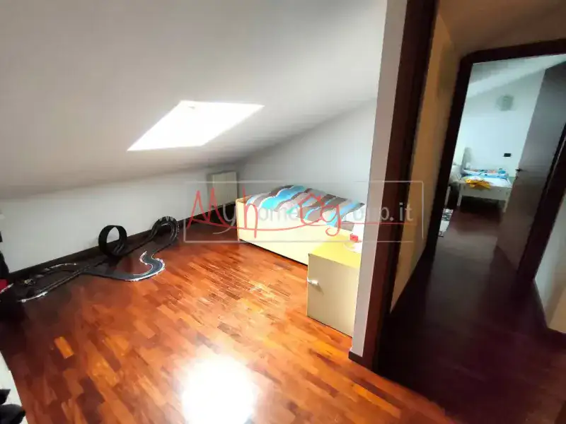 VENDESI APPARTAMENTO AFFITTATO