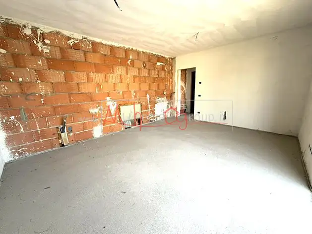 NUOVO UFFICIO IN FRONTE STRADA PRINCIPALE