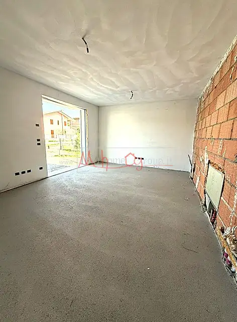 NUOVO UFFICIO IN FRONTE STRADA PRINCIPALE