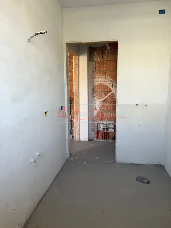 NUOVO UFFICIO IN FRONTE STRADA PRINCIPALE