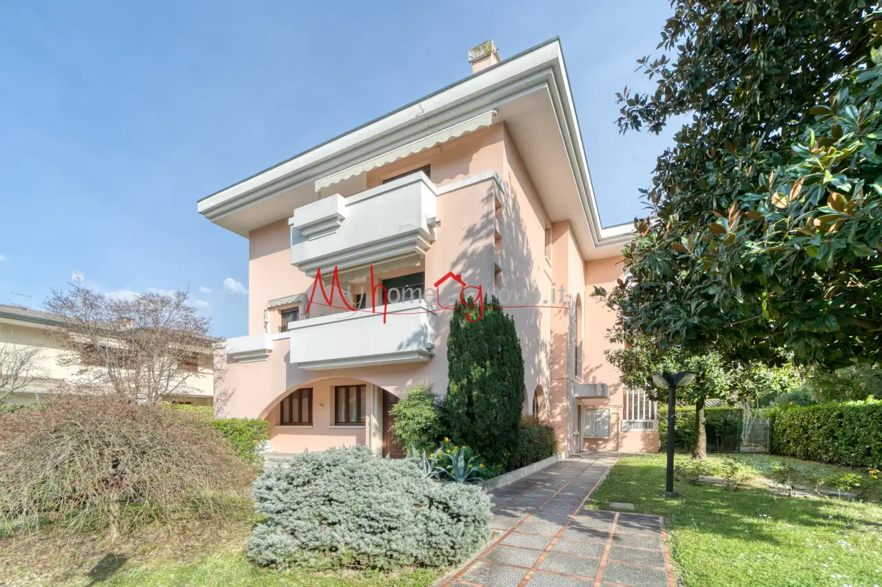 APPARTAMENTO CON GIARDINO ESCLUSIVO DI 650 MQ