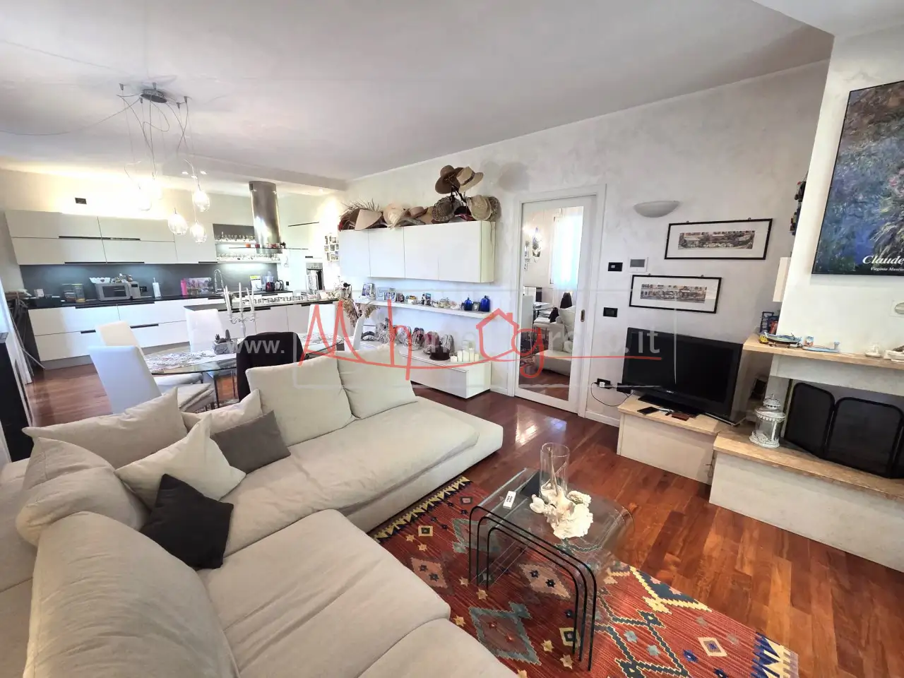 VILLA A SCHIERA AD ANGOLO