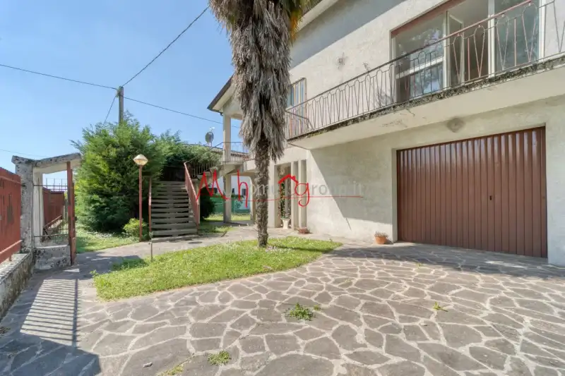 SINGLE HOUSE TO RENOVATE