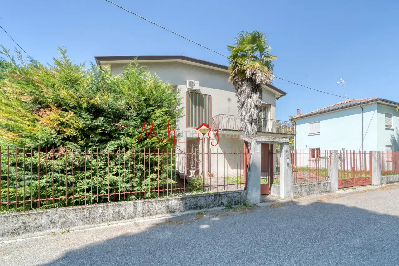 SINGLE HOUSE TO RENOVATE