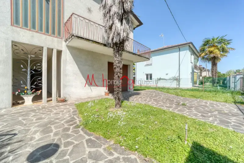 SINGLE HOUSE TO RENOVATE