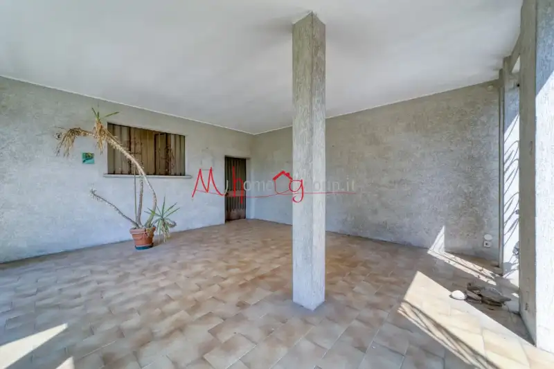 SINGLE HOUSE TO RENOVATE