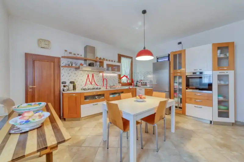CASA SINGOLA COMPLETAMENTE RIFATTA A NUOVO NEL 2019