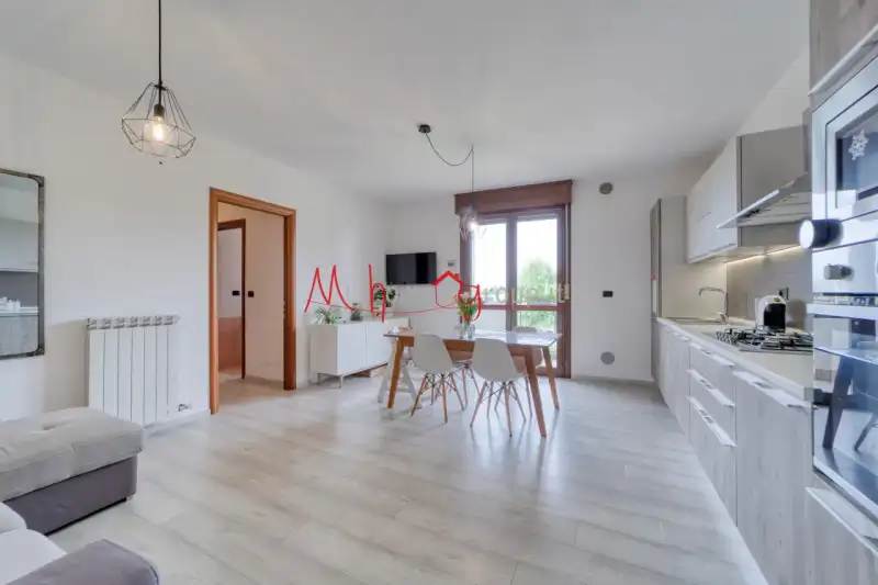 CON 2 CAMERE E GARAGE DOPPIO