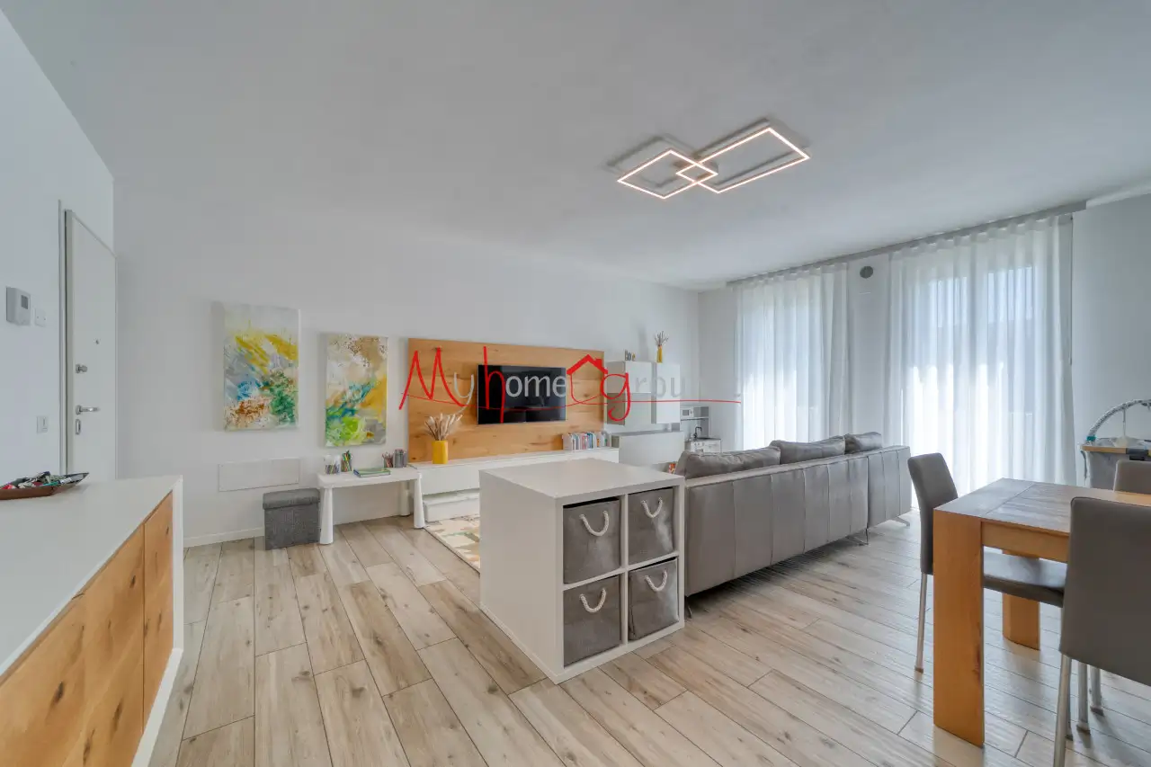BRIGHT TOP FLOOR WITH 4 TERRACES