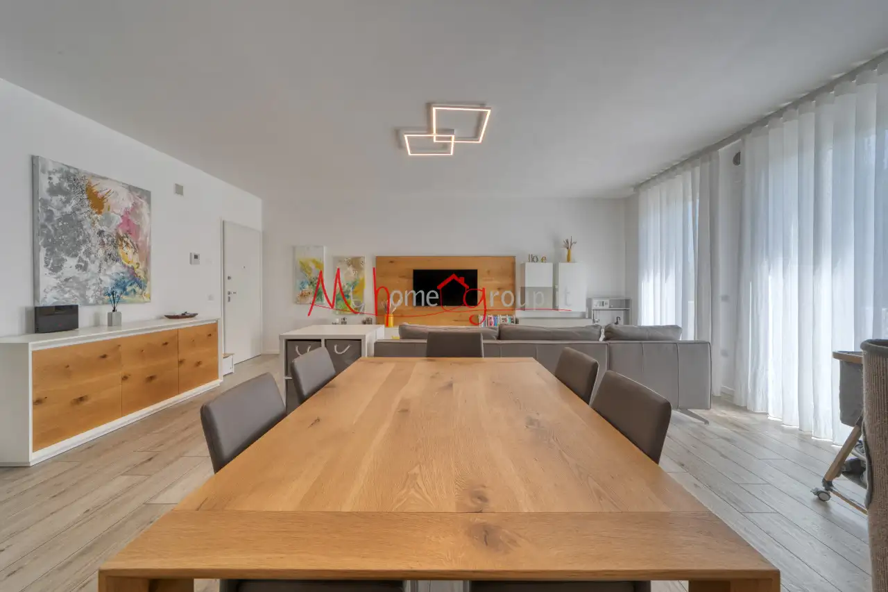BRIGHT TOP FLOOR WITH 4 TERRACES