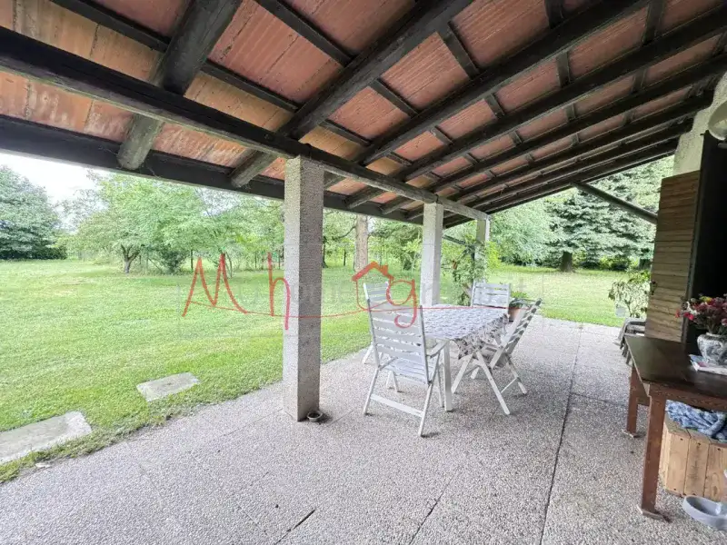 VILLA SINGOLA CON 4400 MQ DI GIARDINO
