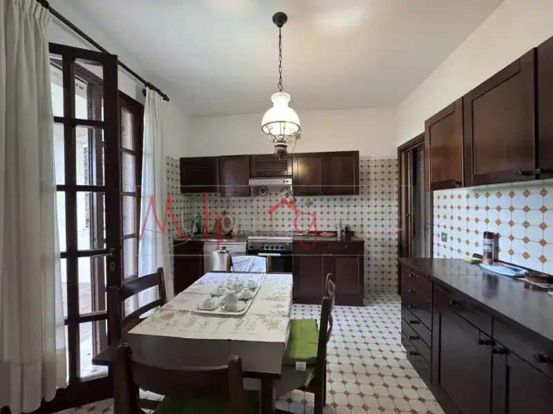 VILLA SINGOLA CON 4400 MQ DI GIARDINO