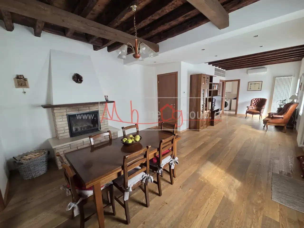 APPARTAMENTO CON INGRESSO INDIPENDENTE
