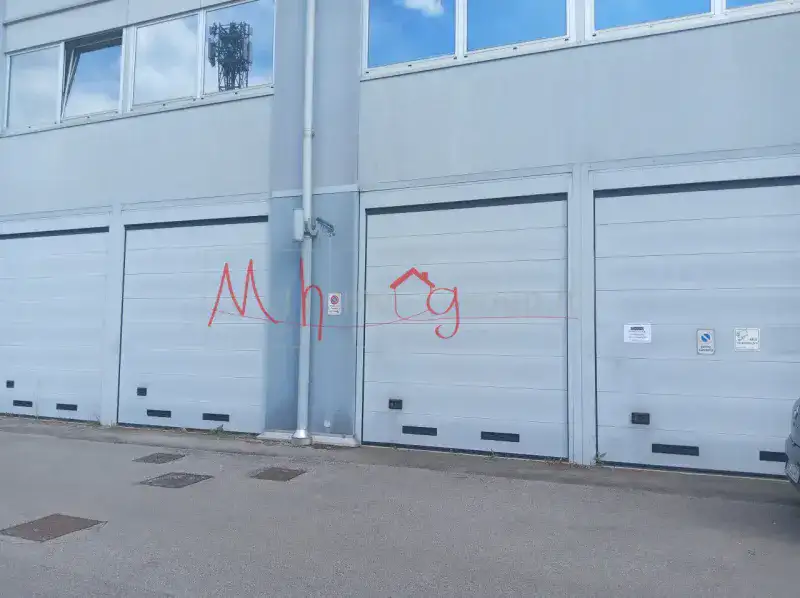 GARAGE IN VENDITA, ZONA FIERA