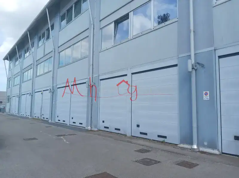 GARAGE IN VENDITA, ZONA FIERA