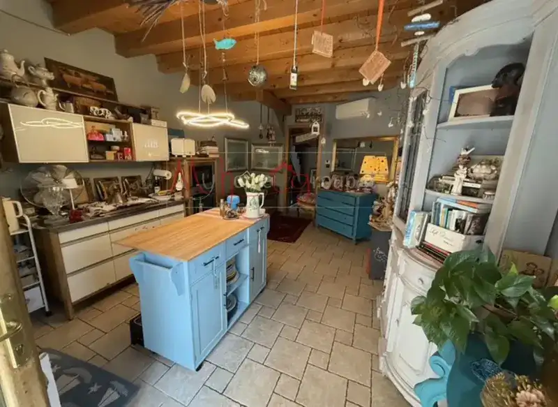 Casa indipendente con giardino, dependance e parcheggio privato