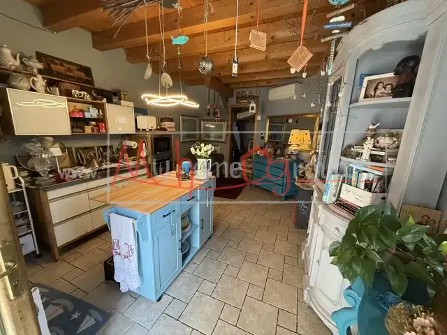 Casa indipendente con giardino, dependance e parcheggio privato