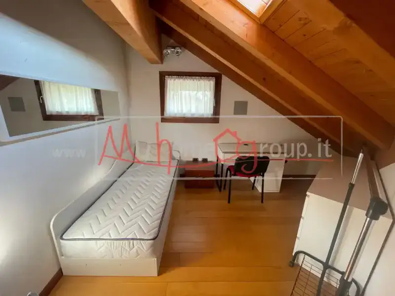 Stanza singola in villetta indipendente – zona servitissima e ben collegata