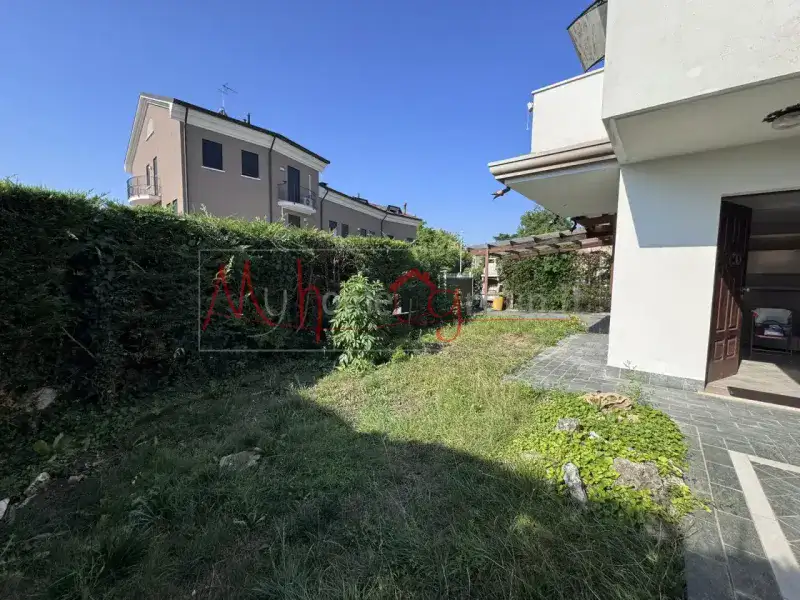 Casa singola con giardino privato in affitto a Padova, zona Forcellini