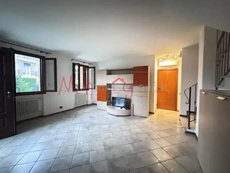 Casa singola con giardino privato in affitto a Padova, zona Forcellini