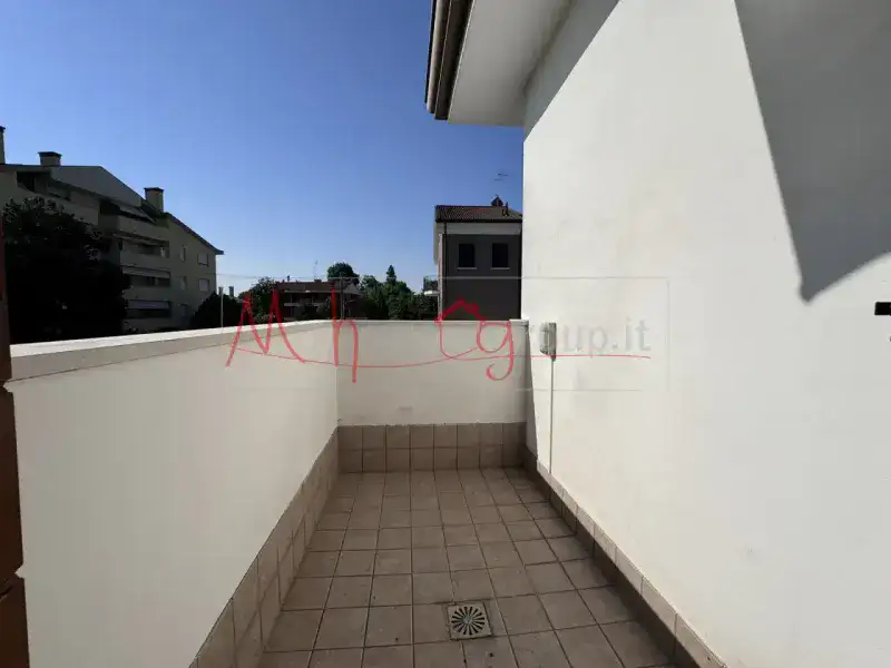 Casa singola con giardino privato in affitto a Padova, zona Forcellini