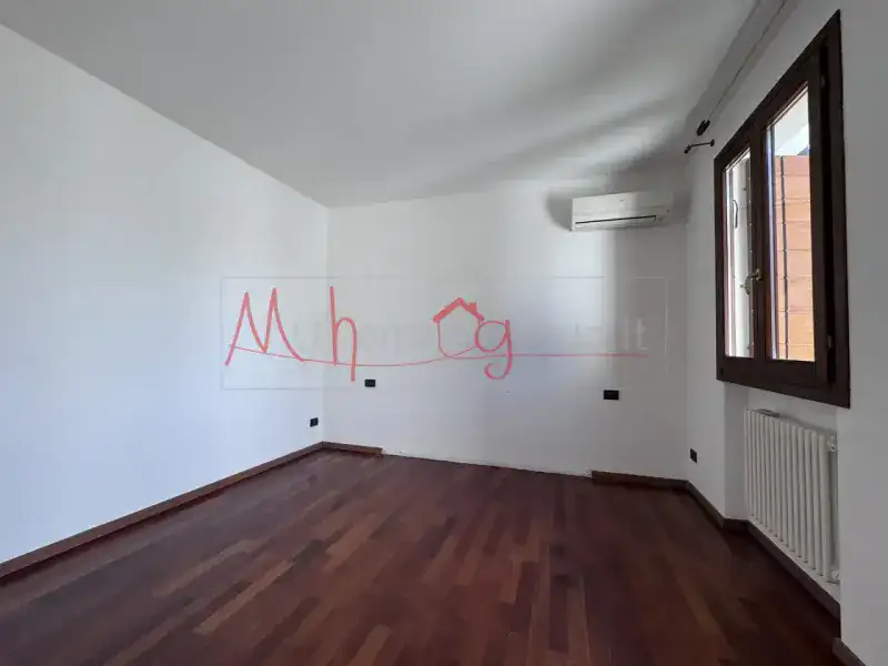 Casa singola con giardino privato in affitto a Padova, zona Forcellini