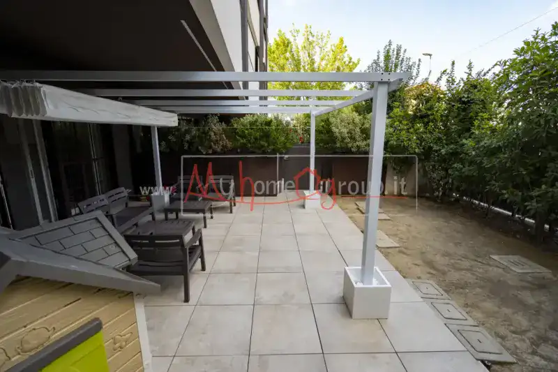 QUADRILOCALE CON GIARDINO PRIVATO