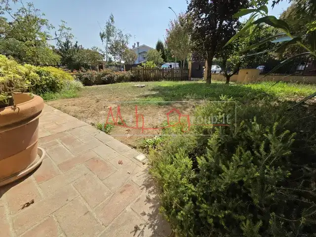 ELEGANTE PORZIONE DI VILLA