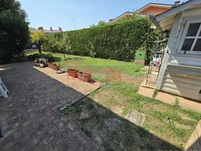 ELEGANTE PORZIONE DI VILLA