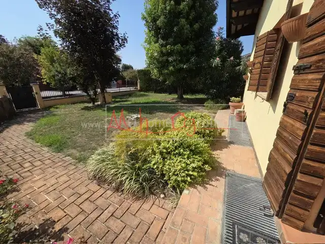 ELEGANTE PORZIONE DI VILLA