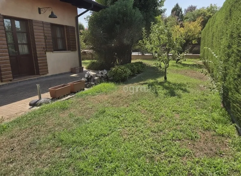 ELEGANTE PORZIONE DI VILLA