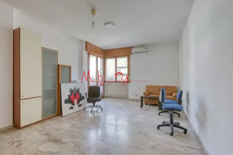 QUADRILOCALE CON DOPPI SERVIZI E ASCENSORE