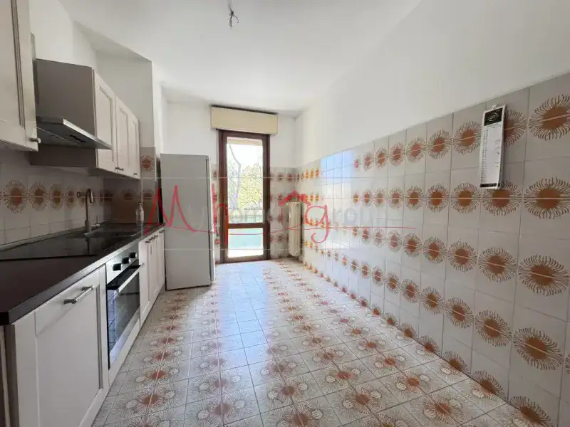 APPARTAMENTO CON DUE CAMERE E CUCINA SEPARATA
