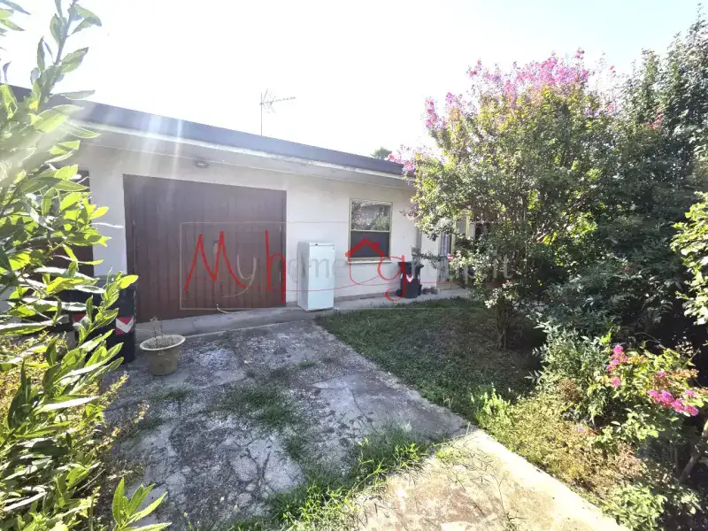 CASA SINGOLA SU UN UNICO PIANO, CON GIARDINO