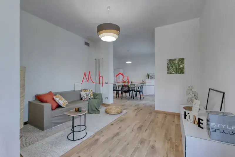 Villa su due livelli con giardino privato – Zona giorno e notte su unico piano