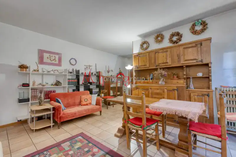 Appartamento quadrilocale con garage e cantina in zona Guizza, Padova