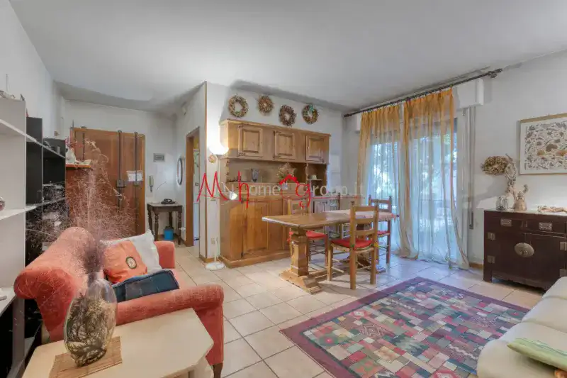 Appartamento quadrilocale con garage e cantina in zona Guizza, Padova