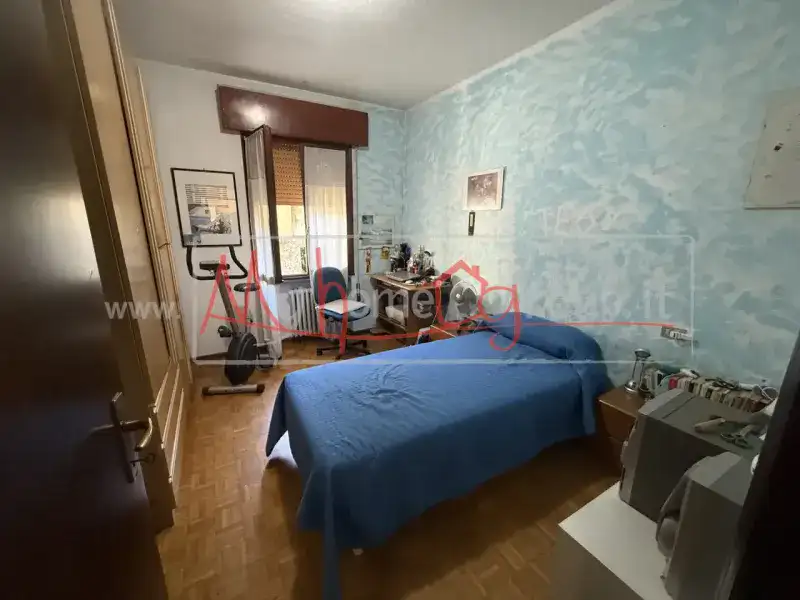 AMPIO APPARTAMENTO CON 3 CAMERE E GARAGE DI 30 MQ