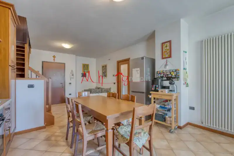 APPARTAMENTO DUPLEX CON TRE CAMERE