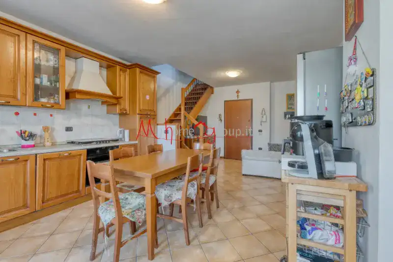 APPARTAMENTO DUPLEX CON TRE CAMERE