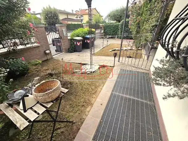 PORZIONE DI BIFAMILIARE CON ASCENSORE