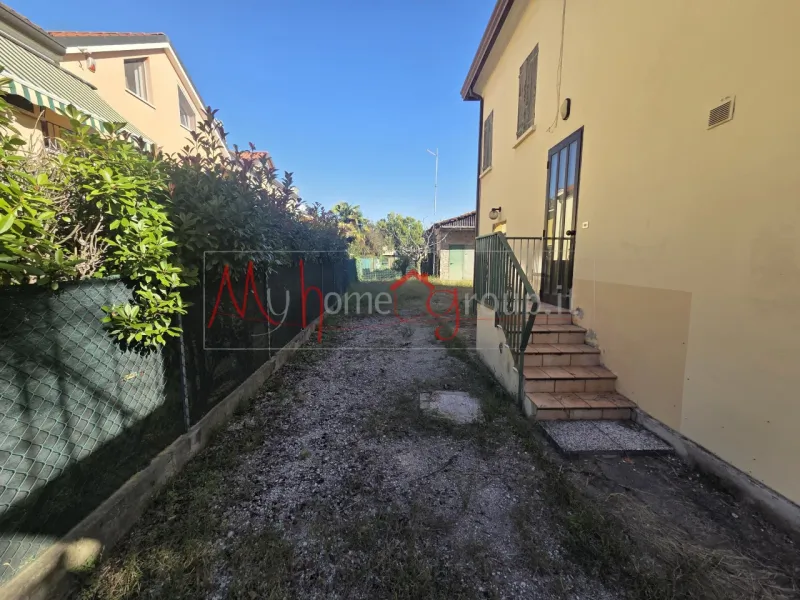 CASA SINGOLA DA RISTRUTTURARE A PADOVA