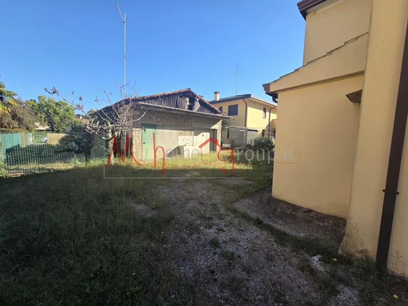 CASA SINGOLA DA RISTRUTTURARE A PADOVA