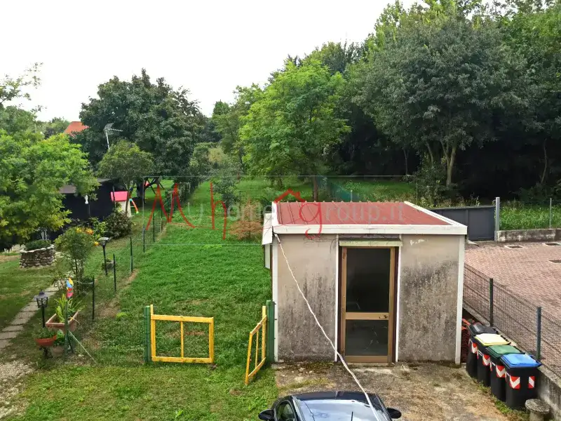 PORZIONE DI BIFAMILIARE CON GIARDINO
