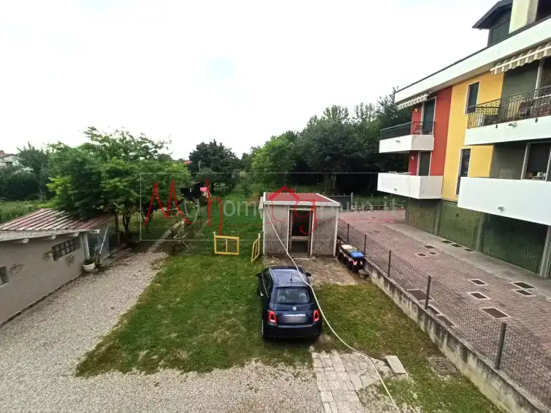 PORZIONE DI BIFAMILIARE CON GIARDINO