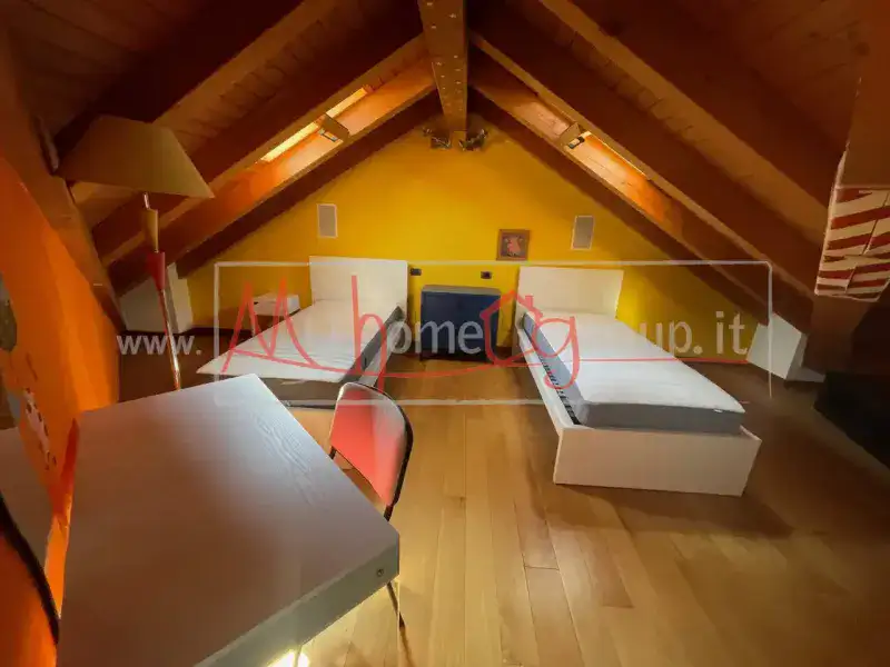 Stanza singola in villetta indipendente – zona servitissima e ben collegata