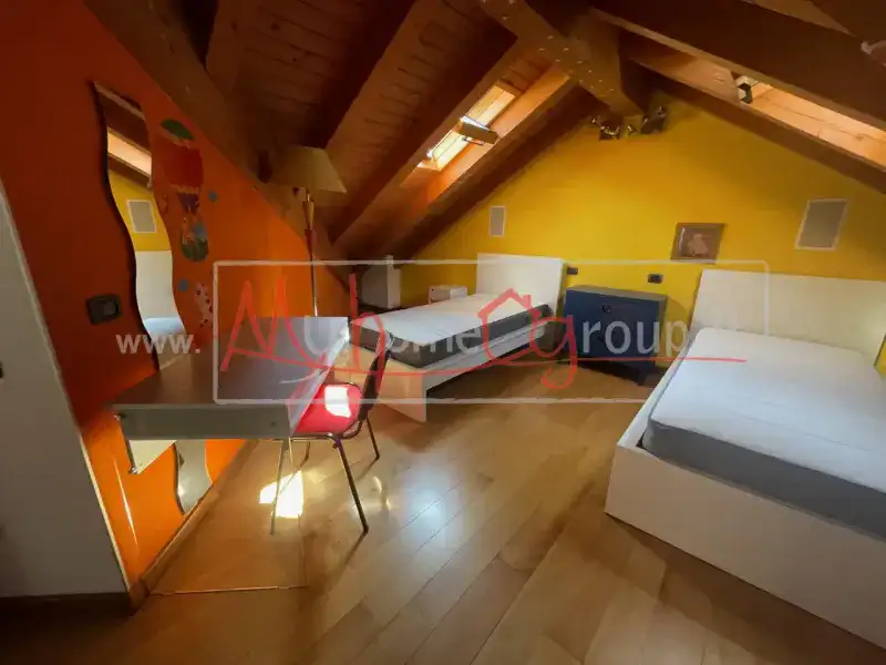 Stanza singola in villetta indipendente – zona servitissima e ben collegata